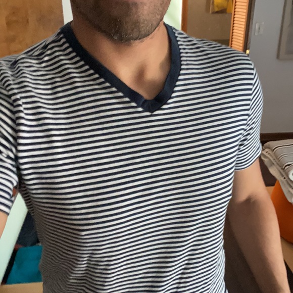 Men’s Express V neck in Medium - Picture 9 of 10